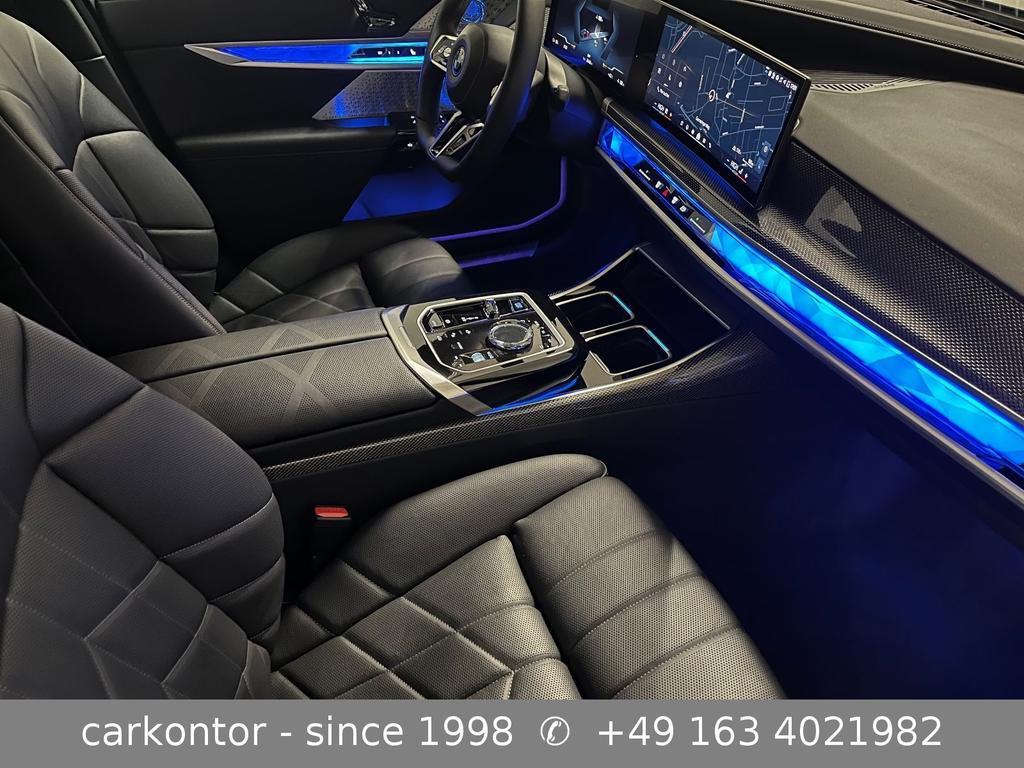 BMW i7