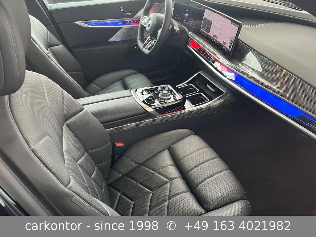 BMW i7