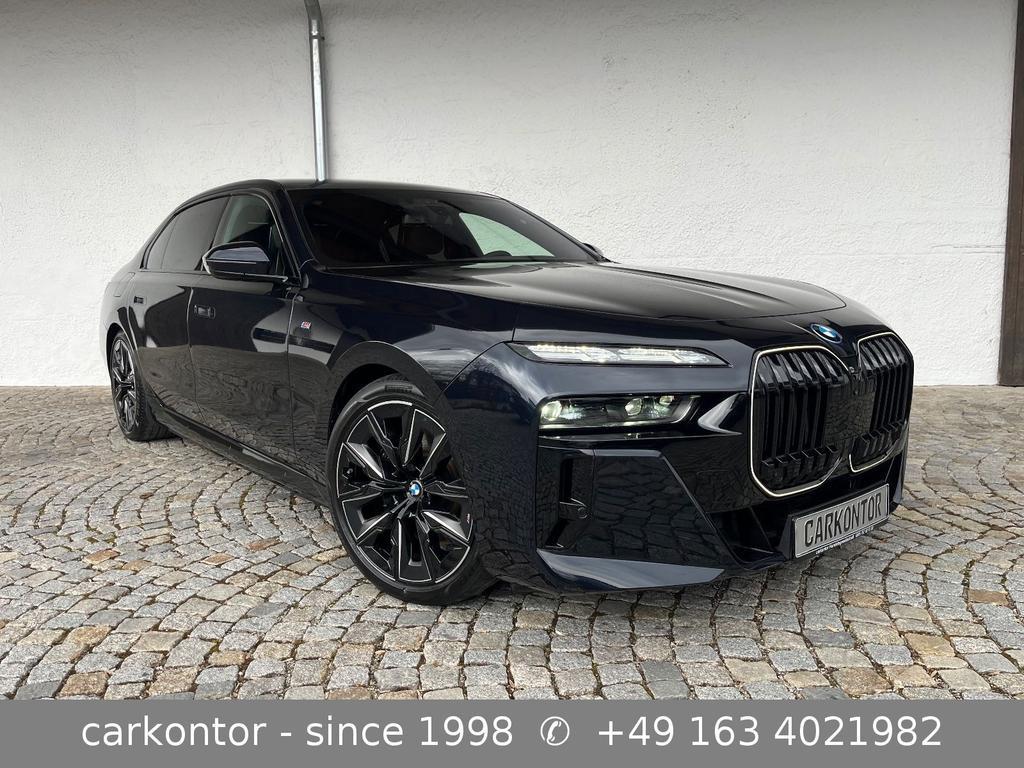 BMW i7