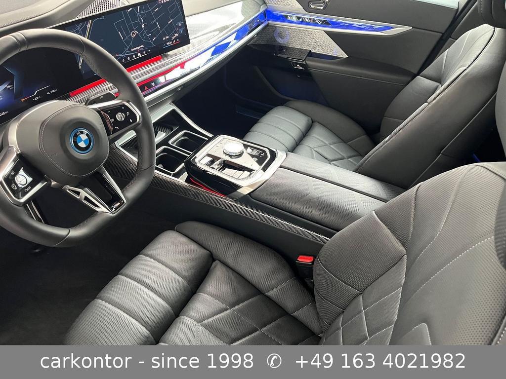 BMW i7