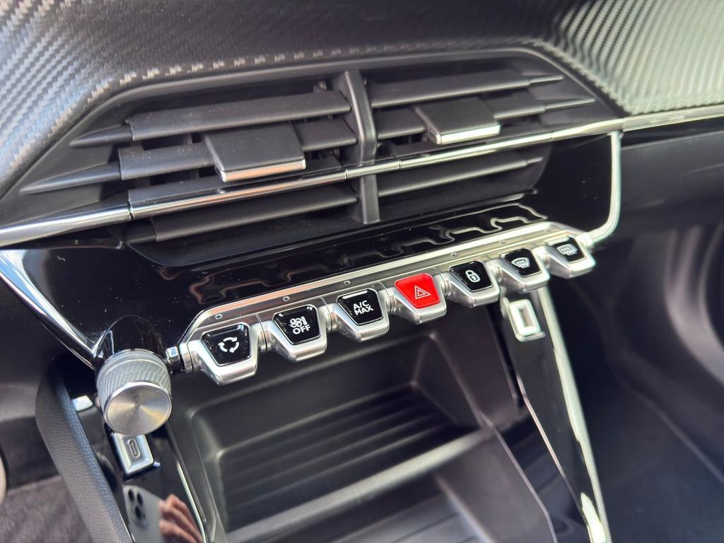 Peugeot e-2008