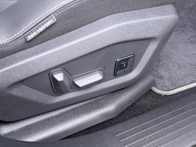 Peugeot E-5008