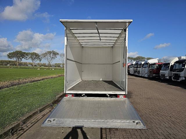 Maxus Deliver9