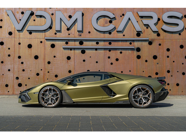 Lamborghini Revuelto