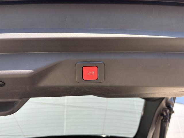 Peugeot E-3008