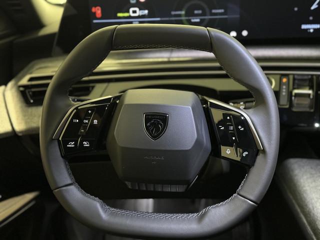 Peugeot E-3008