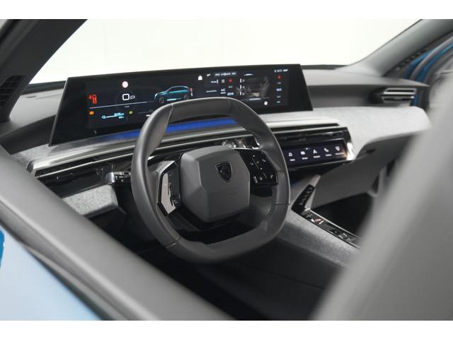 Peugeot E-3008