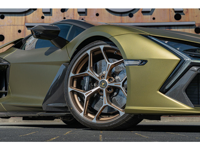 Lamborghini Revuelto