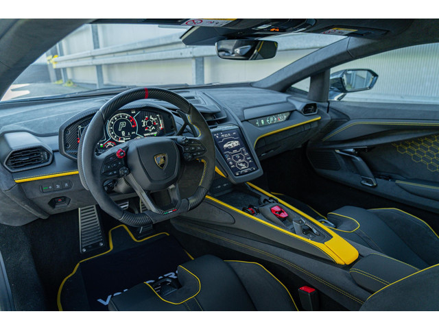 Lamborghini Revuelto