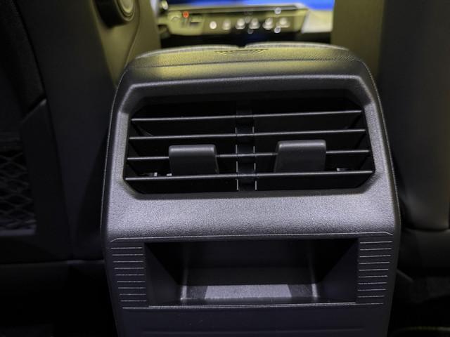 Peugeot E-3008