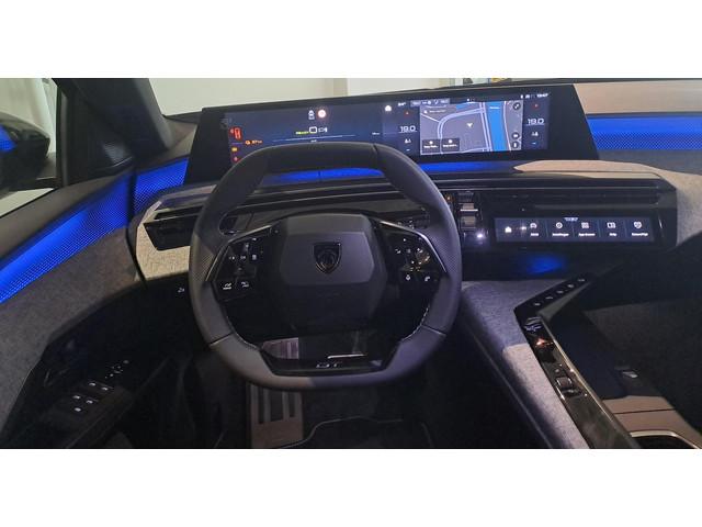 Peugeot E-3008