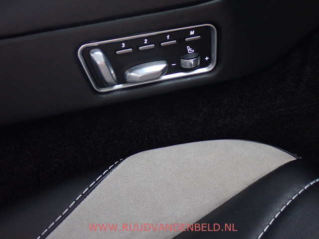 Aston Martin V12 Vanquish