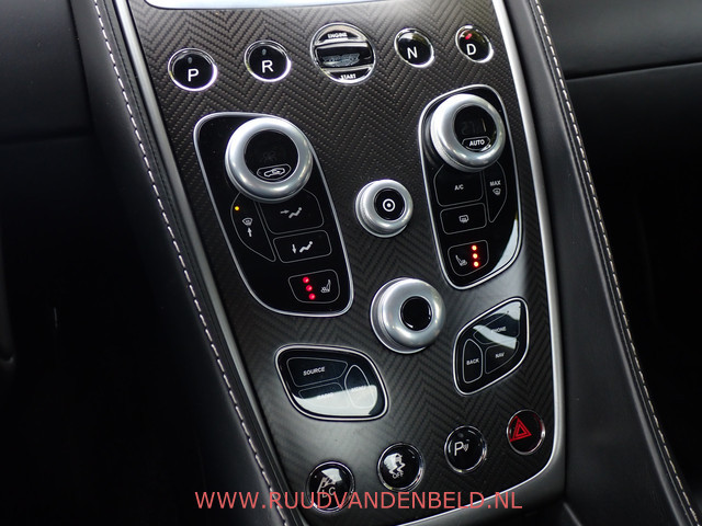 Aston Martin V12 Vanquish