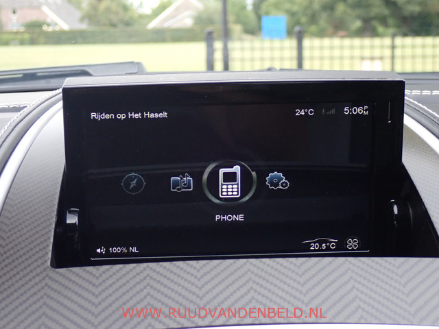 Aston Martin V12 Vanquish