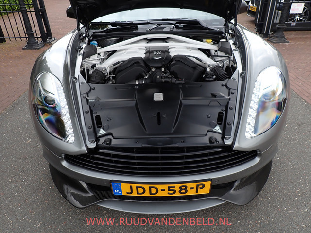 Aston Martin V12 Vanquish