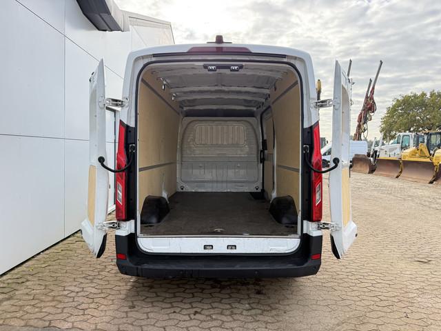 Maxus Deliver9