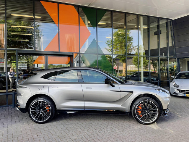 Aston Martin DBX