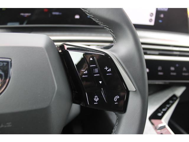 Peugeot E-3008