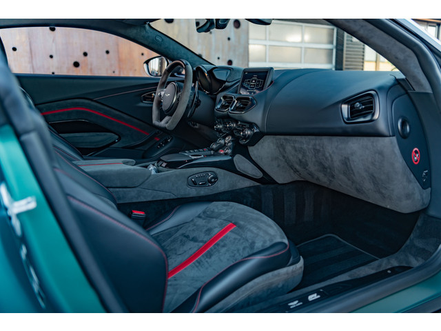 Aston Martin V8 Vantage