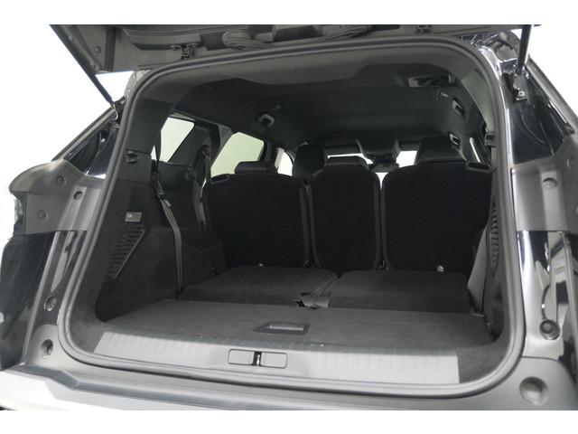 Peugeot E-5008