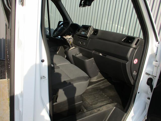 Nissan NV400