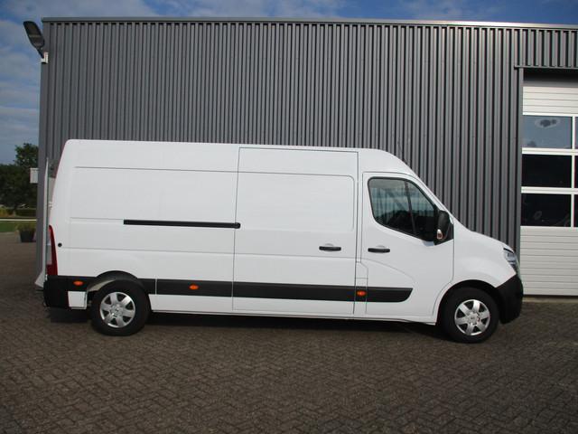 Nissan NV400