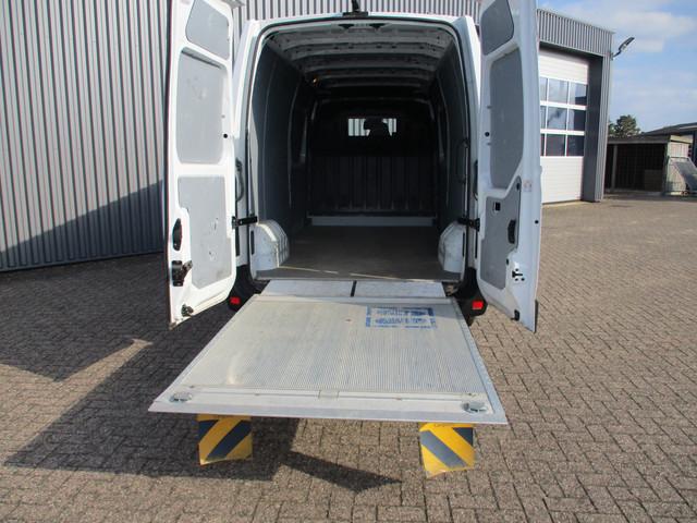 Nissan NV400