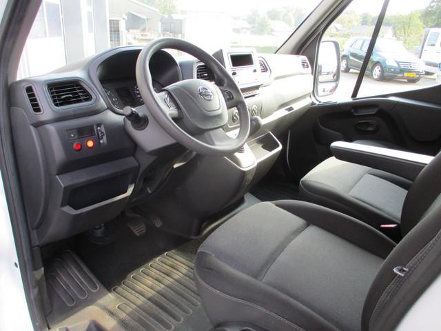 Nissan NV400