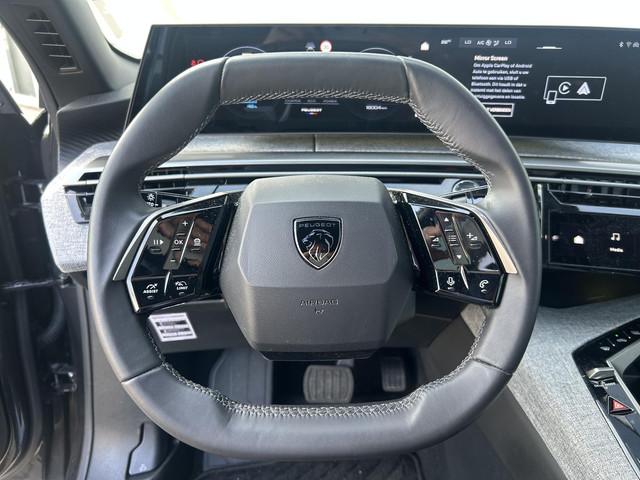 Peugeot E-3008