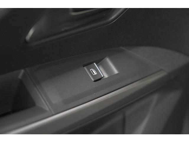 Peugeot E-3008