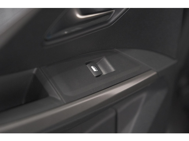 Peugeot E-3008