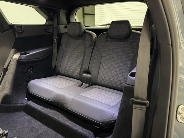 Peugeot E-5008