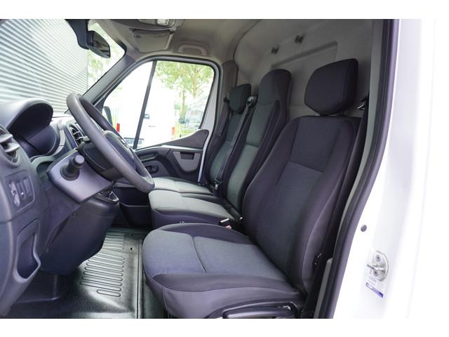 Nissan NV400