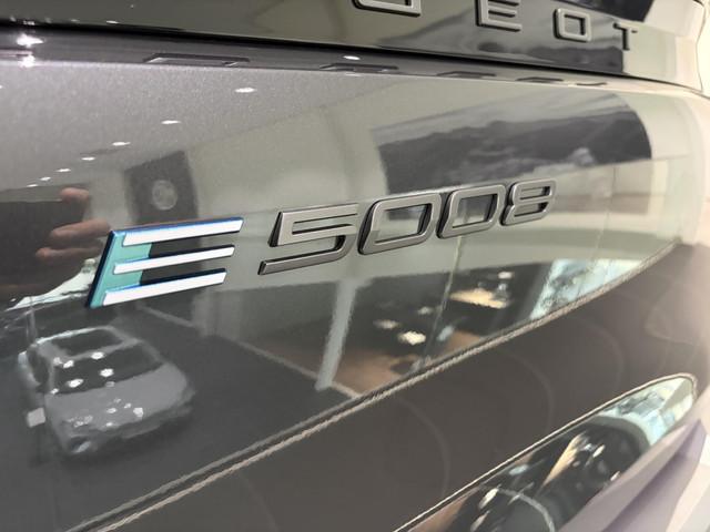 Peugeot E-5008
