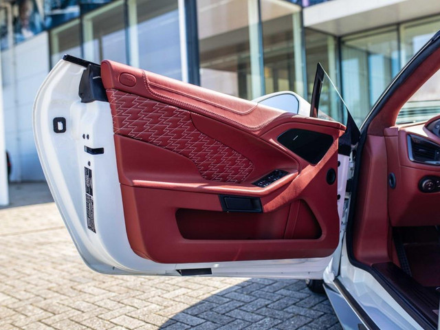 Aston Martin V12 Vanquish