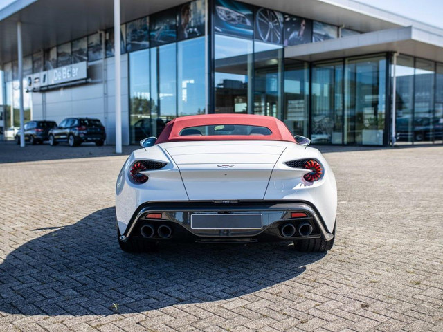 Aston Martin V12 Vanquish