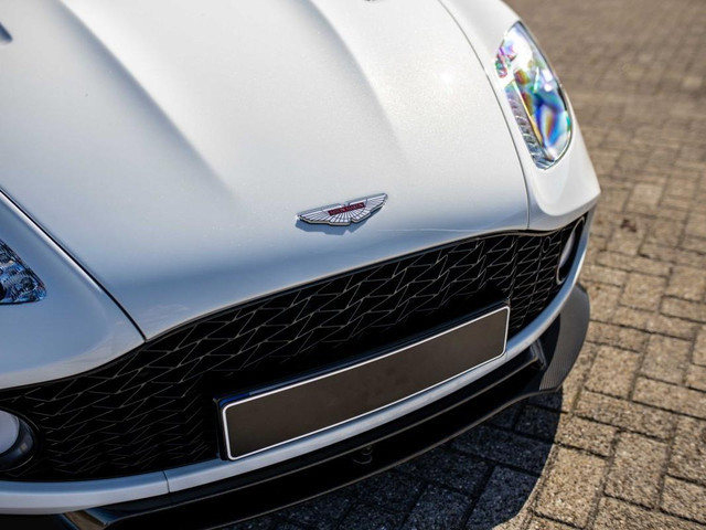 Aston Martin V12 Vanquish