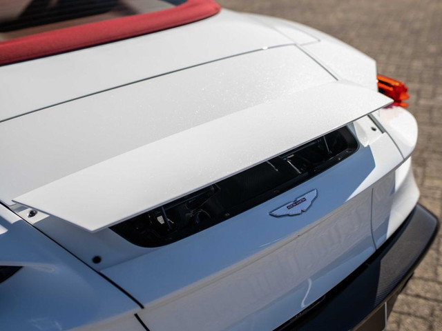 Aston Martin V12 Vanquish