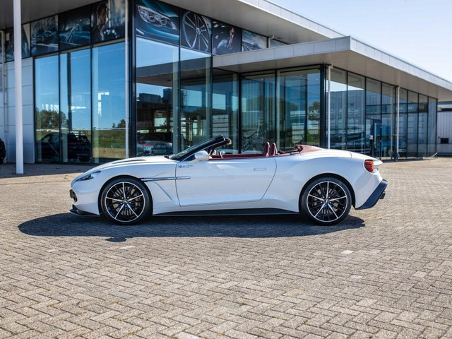 Aston Martin V12 Vanquish