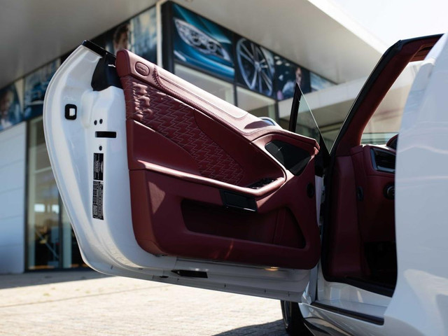 Aston Martin V12 Vanquish