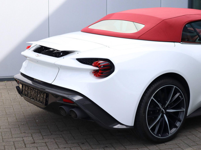 Aston Martin V12 Vanquish