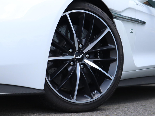 Aston Martin V12 Vanquish