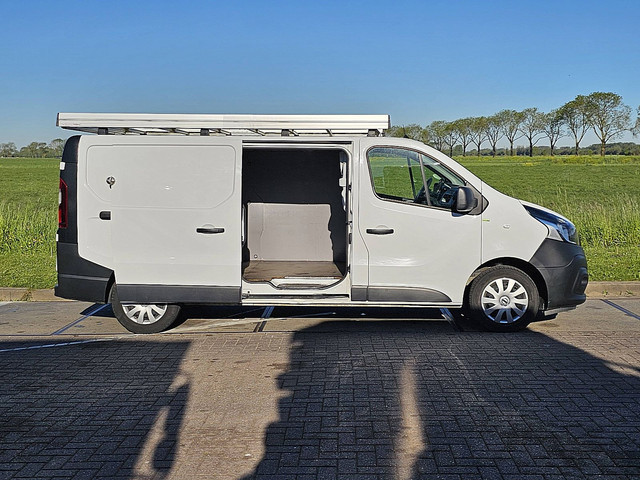 Nissan NV300