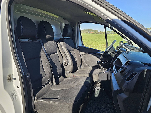Nissan NV300
