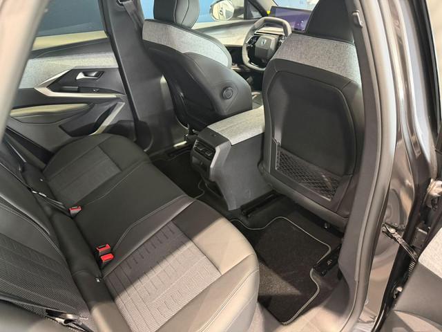 Peugeot E-3008