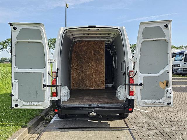 Nissan NV400
