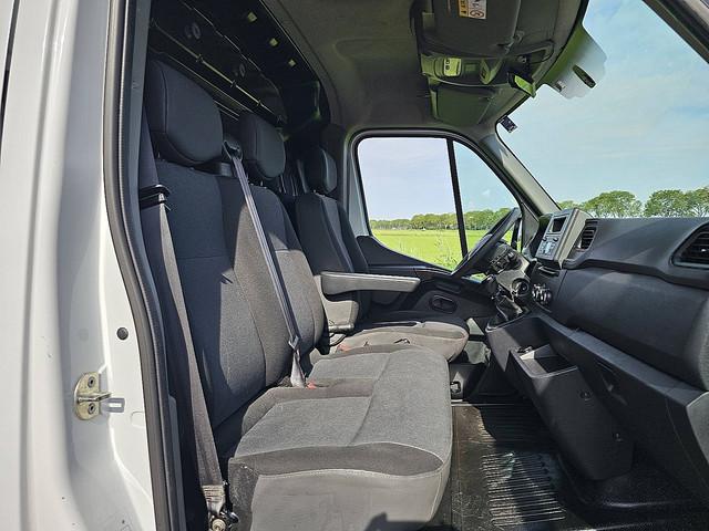 Nissan NV400