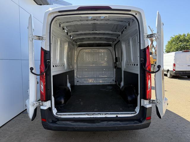 Maxus Deliver9