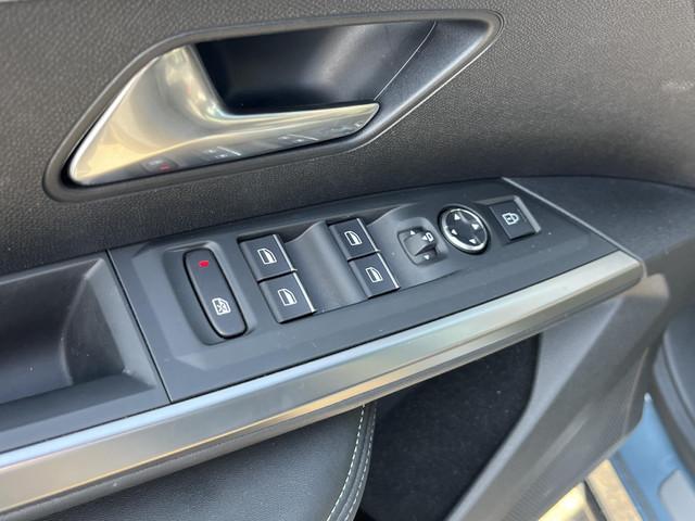 Peugeot E-5008