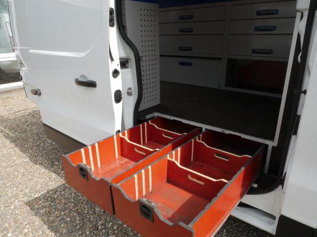 Nissan NV300